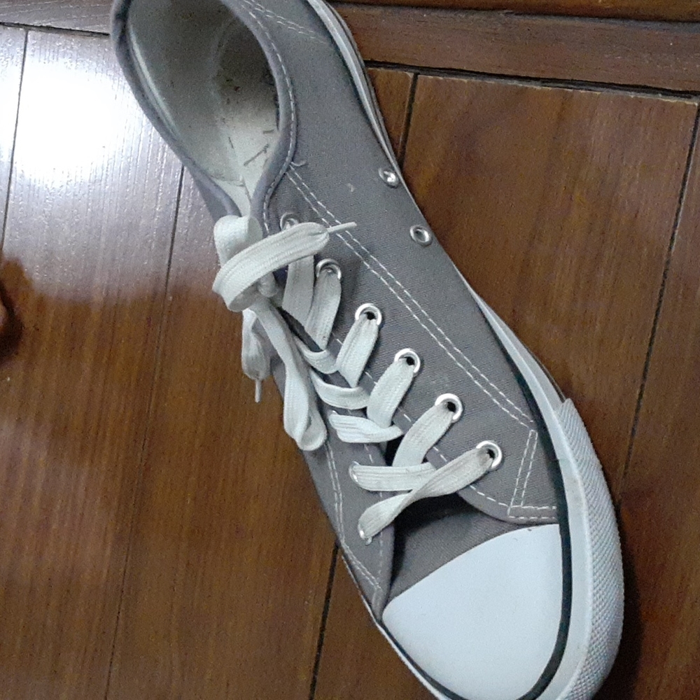 Converse men